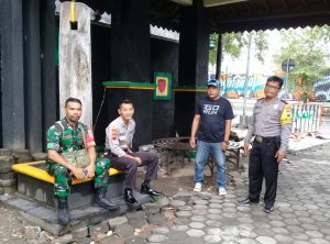 Kompak..!! Babinsa Keprabon Bersama Bhabinkamtibmas Laksanakan Pemantauan Wilayah