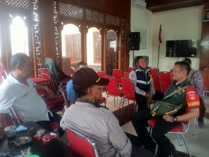 Tingkatkan Sinergits Babinsa Kelurahan Ketelan Jalin Komunikasi Bersama Bhabinkamtibmas Dan Lurah