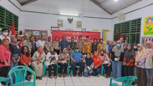 Komsos Danramil 02/Matraman Bersama Kapolsek Terima Curhat Warga Kayu Manis