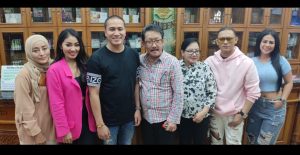 Bersama 2 Penyanyi Cantik, Ressa Herlambang dan Kiki kanoe ke Klinik Bedah Plastik Queen Lakukan Perawatan dan Operasi