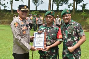Danrem Wijayakusuma Berikan Penghargaan Babinsa Sumpiuh Tangkap Pelaku Curanmor