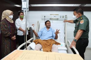 Prajurit Korban Penyerangan KKB Yahukimo Dijenguk Kasad di RSPAD