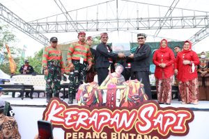 Kasad  Buka dan Saksikan Lomba Karapan Sapi Piala Kasad Tahun 2023