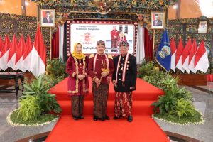 Kasad Terima Gelar Kesultanan Bangkalan Madura