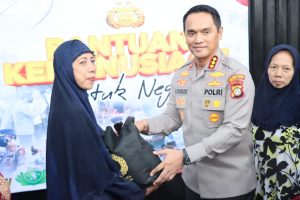 Bantuan Kemanusiaan Polri untuk Masyarakat, Polres Metro Jakarta Barat Salurkan 1000 Paket Bansos