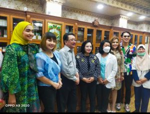 Klinik Bedah Plastik Queen Gandeng Pelanggan Setia Barbie, Irma, Irfan, Nana Mardiana, Gelar Santunan Anak Yatim