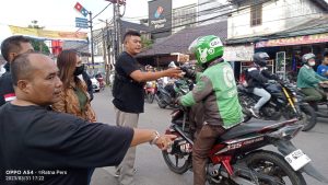 Berbagi Jadi Berkah, FWJI Tangsel Bagikan Takjil Bulan Ramadhan 1444 H.