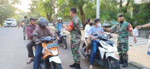 Indahnya Berbagi, Koramil 04/Pulogadung Bersama Persit KCK Ranting-5 Bagikan Takjil