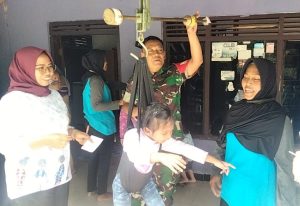 Peran Aktif Babinsa Kayuloko Ikut Serta Dalam Pengendalian PTM Dan Pencegahan Stunting Di Wilayah Binaan