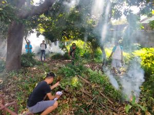 Peduli Kebersihan Lingkungan, Babinsa Kelurahan Pajang Pelopori Kerja Bakti Bersama Warga
