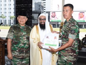 Al Qur’an Dan Kurma Dari Raja Arab Saudi Untuk Warga Mabesad