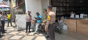 Lebaran Semakin Dekat, Babinsa Sudiroprajan Bersama Bhabinkamtibmas Gelar Patroli Gabungan