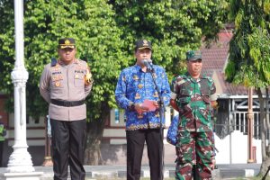 Dandim Dan Kapolres Winogiri Dampingi Bupati Pimpin Apel Gelar Pasukan Ops Ketupat Candi 2023