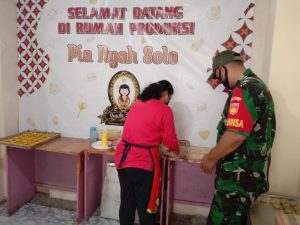 Dongkrak Perekonomian Wilayah, Babinsa Kelurahan Mangkubumen Sambangi Pelaku UMKM