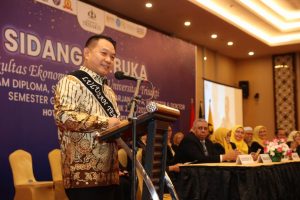 Jenderal TNI Dr. Dudung Abdurachman Sandang Predikat Lulusan Terbaik Program Doktor FEB Universitas Trisakti