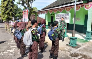Babinsa Jatisrono Berikan Pembekalan Sekaligus Halal Bihalal Kepada Anggota Saka Wira Kartika