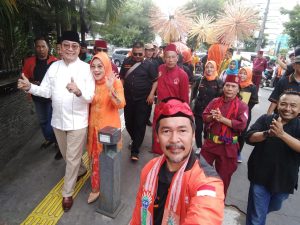 Diantar Oleh Ondel-Ondel Serta Diiringi Musik Tanjidor Serta Kawal Oleh Jawara Laskar Adat Betawi  Korwil LO Sahabat Mpok Syilvi