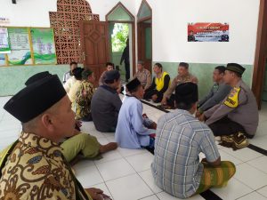 Tampung Aspirasi Masyarakat, Kapolsek Kenduruan Polres Tuban Polda Jatim Gelar Jumat Curhat