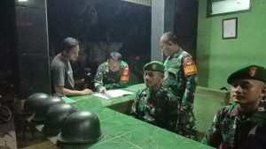 Jaga Kondusifitas Wilayah Binaan Teritorial, Babinsa Bersama Unit Inteldim Giat Patroli