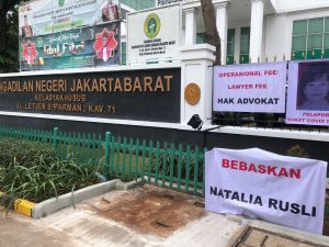 Koalisi Mahasiswa Hukum Nusantara Unjuk Rasa di Depan PN Jakbar, Koordinator: Kami Dukung Natalia Rusli Agar Tidak Dikriminalisasi