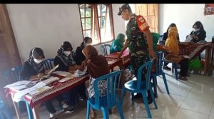 Babinsa Kelurahan Wuryantoro Dampingi Petugas Kesehatan Laksanakan Posbindu PTM