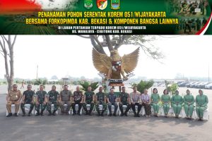 Gubernur Jawa Barat Memberikan Perhargaan (Gerakan Tanam dan Pelihara Pohon di Lahan Kritis Se-Kabupaten/Kota Di Jawa Barat) Kepada Korem 051/Wijayakarta