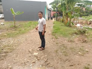 Sering Banjir Saat Hujan, Warga RT 03/03 Kelurahan Gondrong Keluhkan Drainase Tidak Ada dan Minta Dibangun