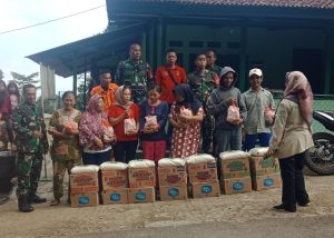 Partisipasi Jajaran Koramil 0607-09 Cisa’at Pada Warga Yang Terdampak Longsor Tanah Lapangan Di Kampung Cijagung Lapang Desa Gede Pangrango