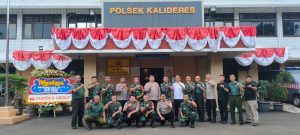 Keluarga Besar Koramil 06/KD Kodim 0503/Jakbar, Datangi Polsek Kalideres Berikan Kejutan HUT Bhayangkara ke-77