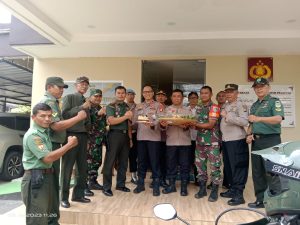 HUT Bhayangkara ke 77 Koramil 02/Matraman beri kejutan Ke Polsek Matraman