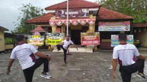 Jum’at Sehat, Kapolsek Kenduruan Polres Tuban Gelar Olahraga Bersama Anggota