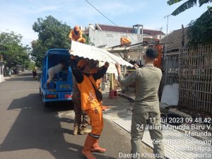 Satpol PP Kelurahan Marunda, Kecamatan Cilincing Melaksanakan Penegakan Perda 8 Tahun 2007