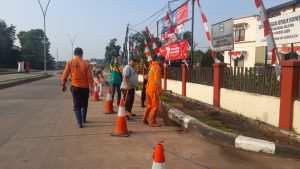 Peduli Lingkungan, Polsek Pondok Aren Bersama Tiga Pilar Giat Bersih-Bersih