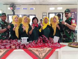 Babinsa Koramil 01/Jatinegara Suport Ibu PKK RW.05 CBS Buat Kerajinan Tangan