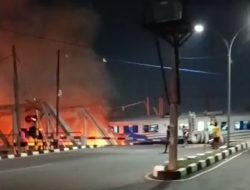 Viral..!!! KA Brantas Tabrak Truck di Perlintasan Madukoro Semarang