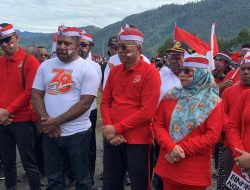 Gelar Kirab Merah Putih, Pj Bupati Puncak Jaya Kibarkan Semangat Persatuan