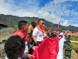 Deklarasi Merah Putih, Satgas Yonif PR 330/Tri Dharma Bentangkan Bendera Raksasa di Sarang OPM