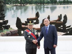 Berjasa Tingkatkan Kerja Sama Militer AD Kedua Negara, Kasad Terima Medali Kehormatan Negara Kamboja