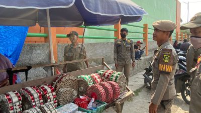Satuan Polisi Pamong Praja (Satpol PP) Parung Panjang Tertibkan Pedagang PKL, di Kawasan Pasar dan Pintu Masuk Setasiun Dengan Humanis
