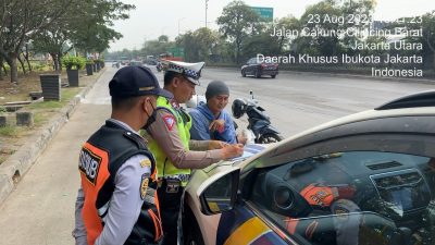 Dishub Bersama Polantas Razia Pengendara Lawan Arus di Jalan Cakung Cilincing