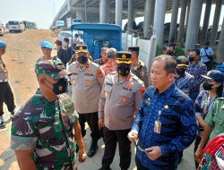 Pengecekan Tumpukan Sampah Oleh FORKOPIMKO di Pinggir JL. Banjir Kanal Timur Marunda Cilincing Jakut