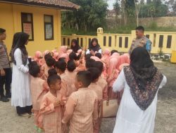 Guna Pengenalan Profesi dan Memacu Cita-cita, Sekolah Raudhatul Atfhal/RA.Al’Muawanah Cibunar 1 Adakan Giat Ke Instansi KUA Kecamatan dan Polsek Kadudampit