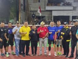Dihadiri Pejabat dan Wakil Ketua DPRD, Final Turnamen Bulutangkis Antar RW Se-kelurahan Gondrong Berlangsung Meriah