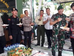 Dirgahayu TNI Ke-78, Polsek Pulogadung Surprise Kue Ulang Tahun dan Tumpeng Ke Koramil Pulogadung