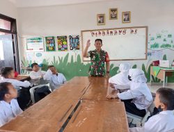 Tanamkan Cinta Tanah Air, Babinsa Berikan Materi Wasbang Kepada Siswa SD 06 Kalisari