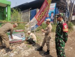 Babinsa Koramil 0621-23/PP Bersama Bawaslu dan Pol PP Tertibkan APS di Wilayah Kec Parungpanjang