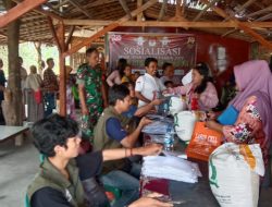 Babinsa Peltu Jajang Monitoring Giat Penyaluran Bantuan Beras Cadangan Pangan Bulog Diwilayah Desa Lumpang Kec.Parungpanjang
