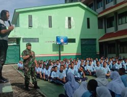 Tumbuhkan Semangat, Babinsa Koramil 03/Pasar Rebo, Ciracas Giat Wasbang di SMKN 52 Ciracas