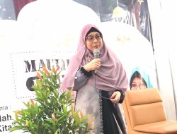 Bersama Warga RW 09 Semanan Anggota DPRD DKI Jakarta Komisi E Hj Sholikhah S.Sos,I Peringati maulid Nabi Muhammad SAW
