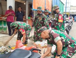 Peduli Terhadap Warga, Koramil 01/Jatinegara Giat Karya Bakti Bersihkan Sampah Pasar Tjiplak